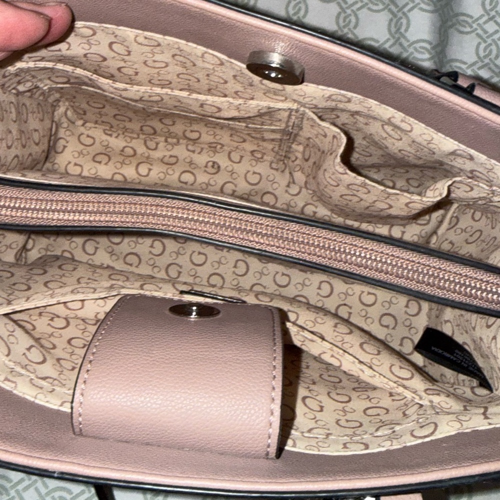 💕Final price 💕Guess Blush Pink Monogram Tote with removable strap & silver - Picture 8 of 16